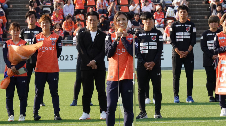 大宮アルディージャVENTUS | 鮫島 彩選手が現役引退 | 鮫島選手、田嶋 みのり選手、吉谷 茜音選手の引退セレモニーの様子