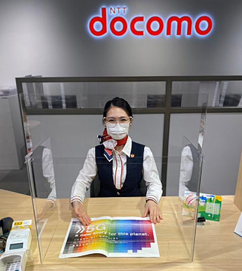 対面接客用フェンス・ゴーグル着用イメージ