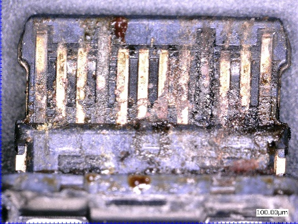 腐食した充電端子部